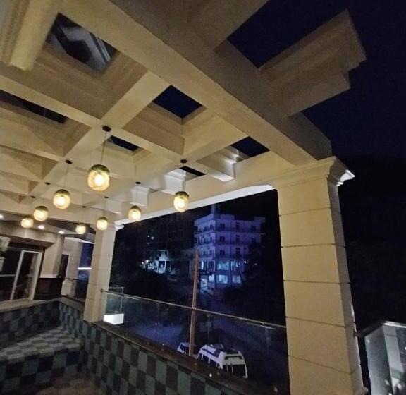 Stone Wood Hotel, Rishikesh