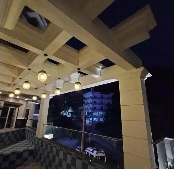 Stone Wood Hotel, Rishikesh