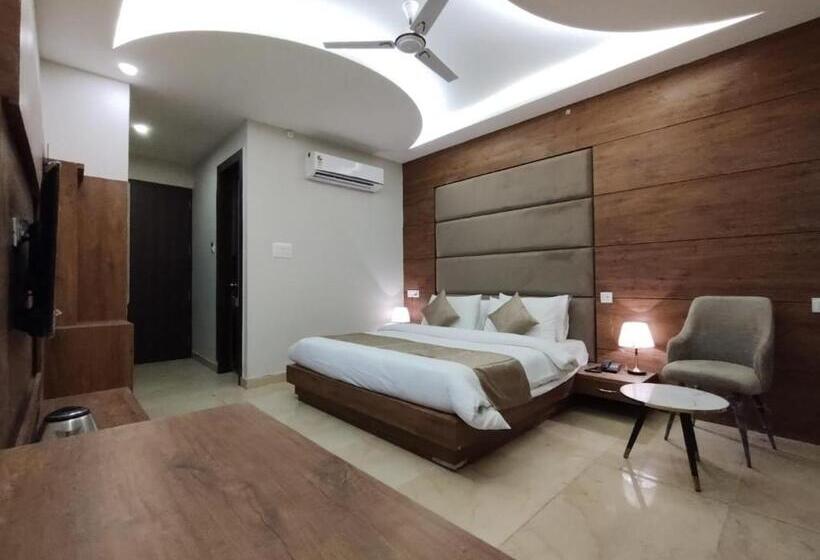 Stone Wood Hotel, Rishikesh