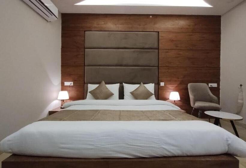 Stone Wood Hotel, Rishikesh