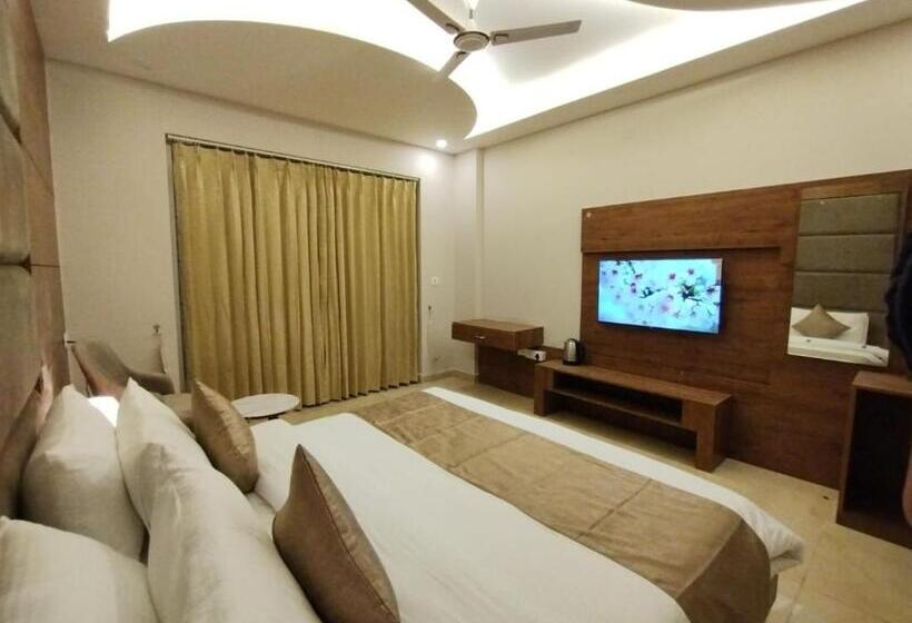 Stone Wood Hotel, Rishikesh