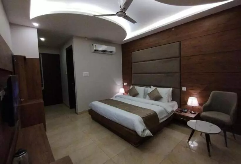 Stone Wood Hotel, Rishikesh