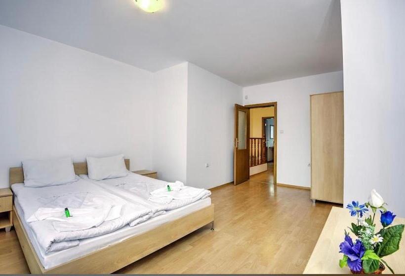 Aparthotel Raikov Ski Lodge