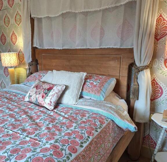 Bed and Breakfast Private Suite At Llanddinog House Near Solva