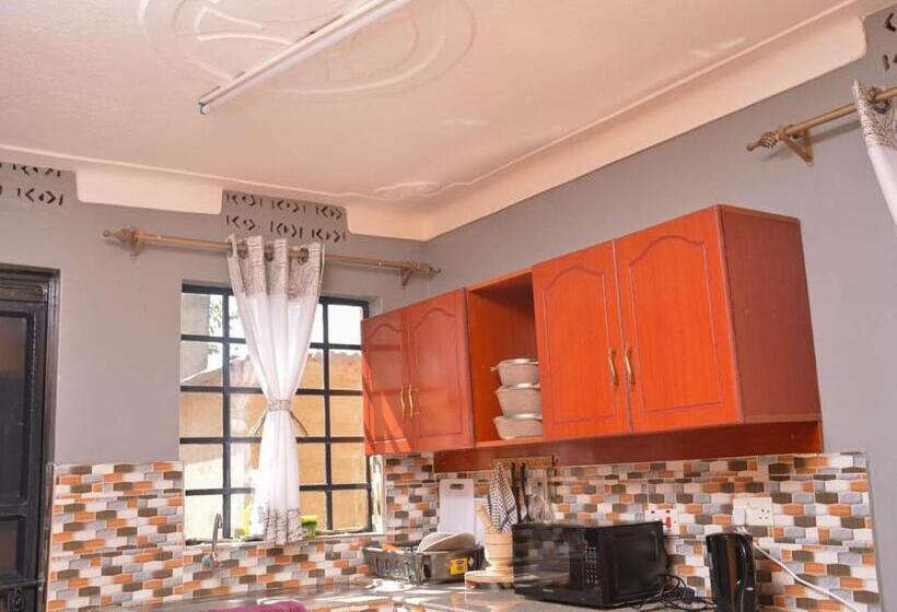 تختخواب و صبحانه S&n Airbnb Busia