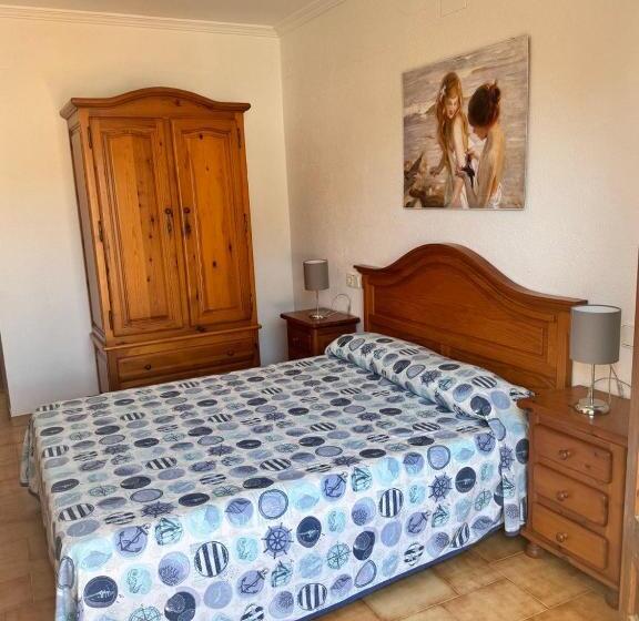 تختخواب و صبحانه Villa Mercè Empúries