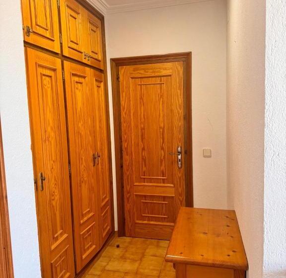 تختخواب و صبحانه Villa Mercè Empúries