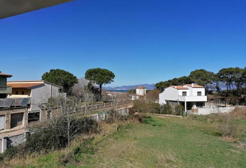 تختخواب و صبحانه Villa Mercè Empúries