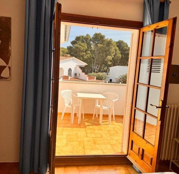 تختخواب و صبحانه Villa Mercè Empúries