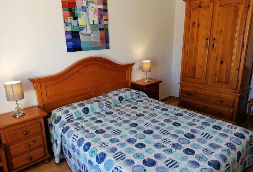 تختخواب و صبحانه Villa Mercè Empúries