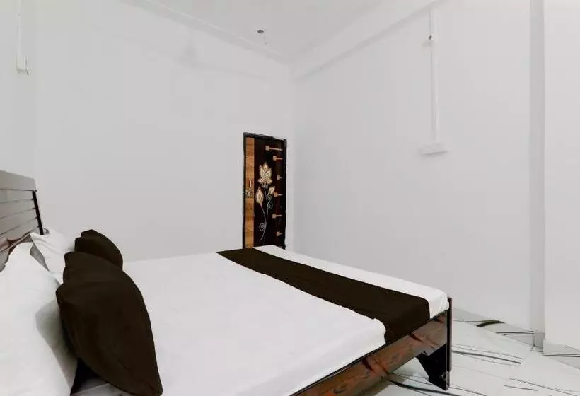 Hotelli Oyo Rd Palace