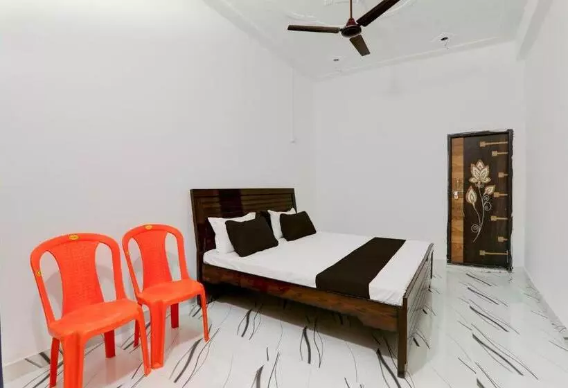 Hotelli Oyo Rd Palace