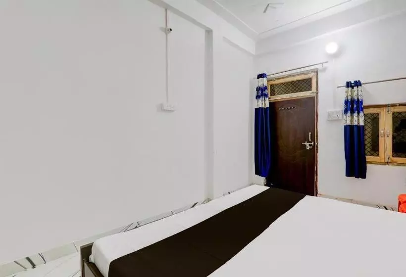 Hotelli Oyo Rd Palace