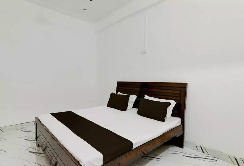 Hotelli Oyo Rd Palace