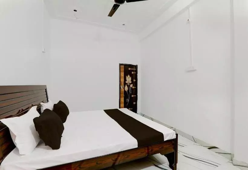 Hotelli Oyo Rd Palace