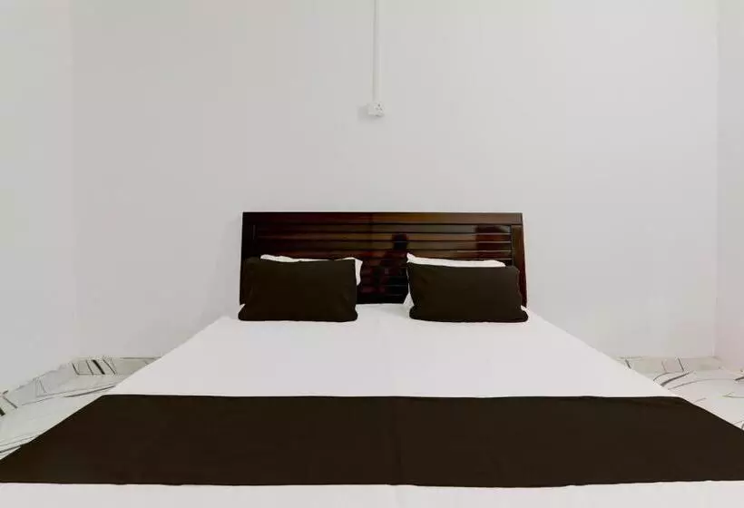 Hotelli Oyo Rd Palace