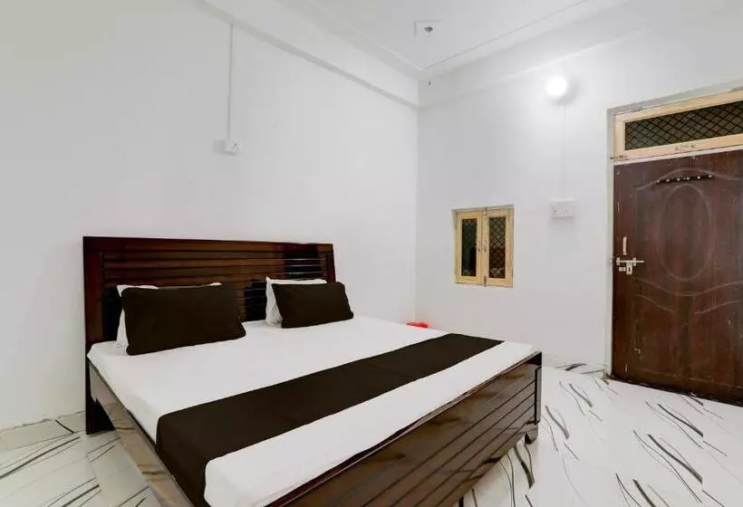 Hotelli Oyo Rd Palace