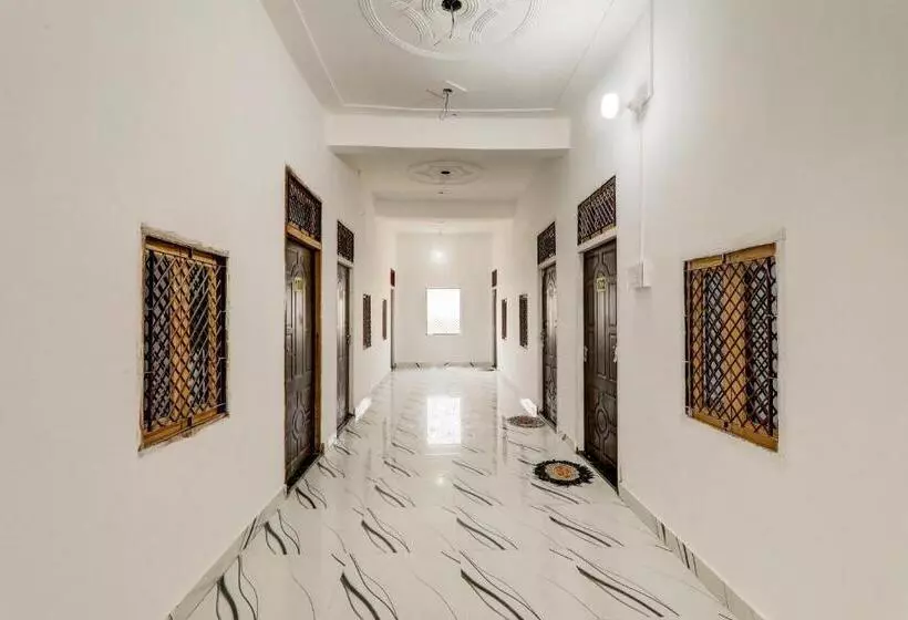 Hotelli Oyo Rd Palace