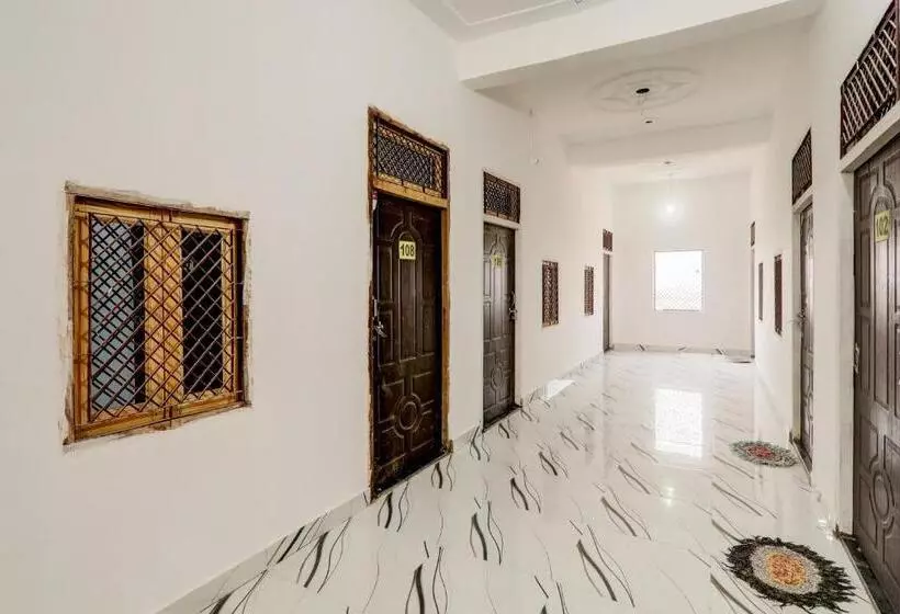 Hotelli Oyo Rd Palace