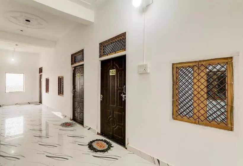 Hotelli Oyo Rd Palace