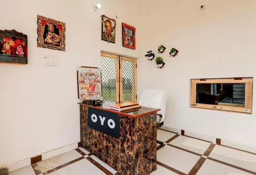Hotelli Oyo Rd Palace
