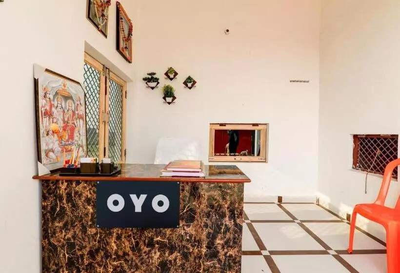 Hotelli Oyo Rd Palace
