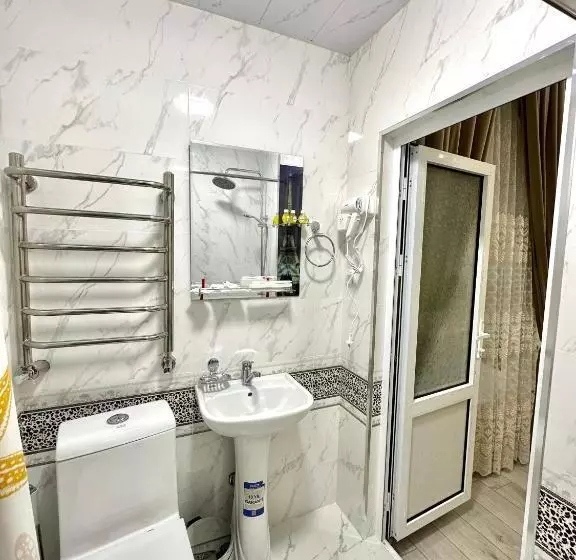 Mirka Hotel Lux