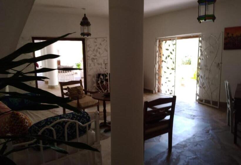 پانسیون Mwezi Nyota