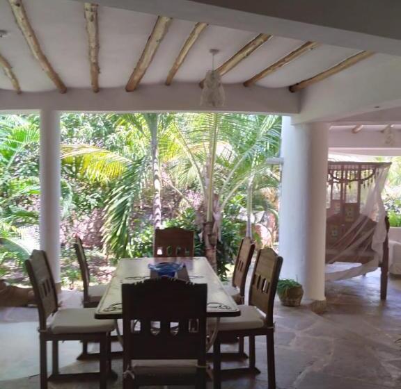 پانسیون Mwezi Nyota