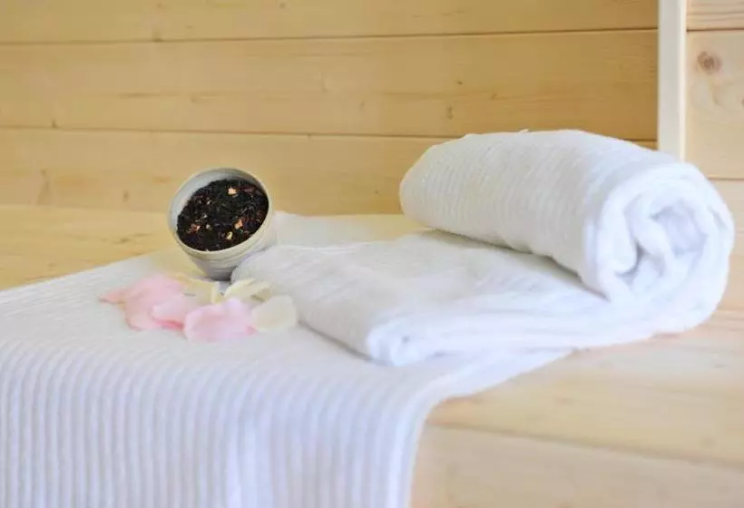 ベッドアンドブレックファースト La Madernassa Resort   Casalora Dimora Storica Di Charme