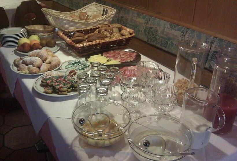 ベッドアンドブレックファースト Gasthof Toni