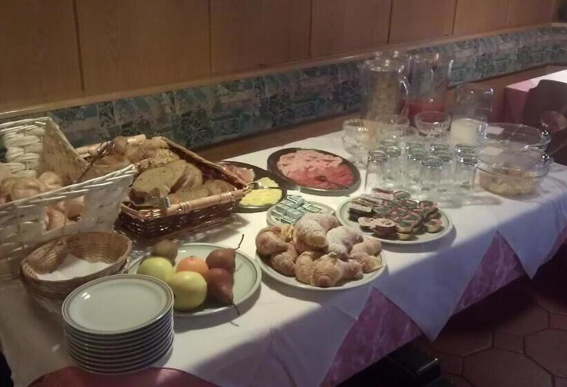 ベッドアンドブレックファースト Gasthof Toni