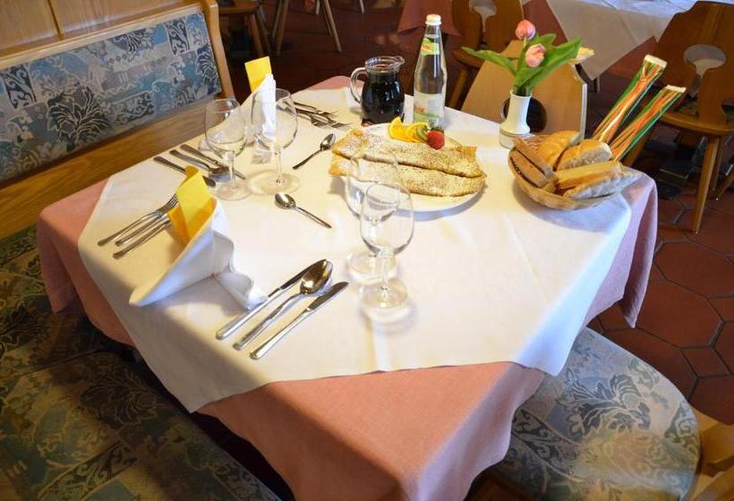 ベッドアンドブレックファースト Gasthof Toni