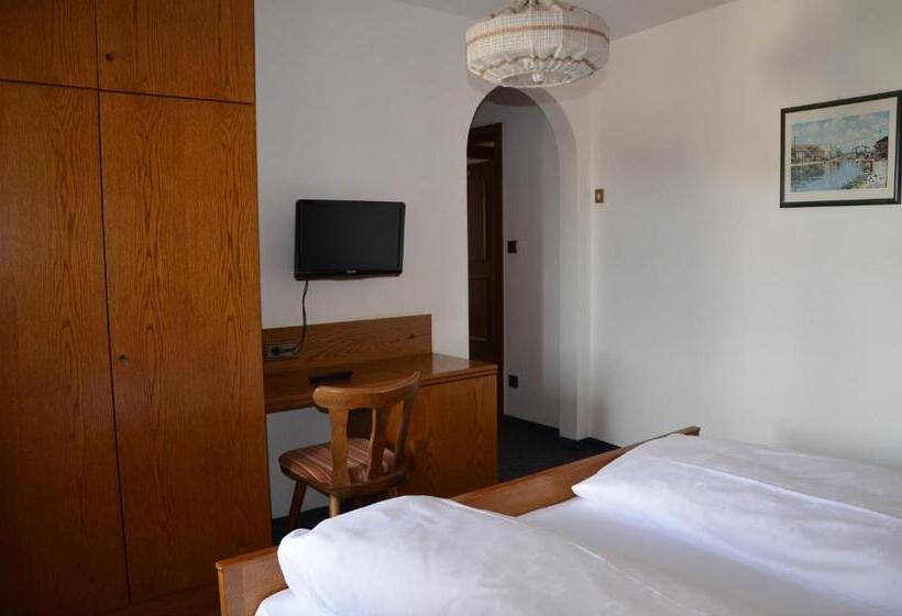 ベッドアンドブレックファースト Gasthof Toni