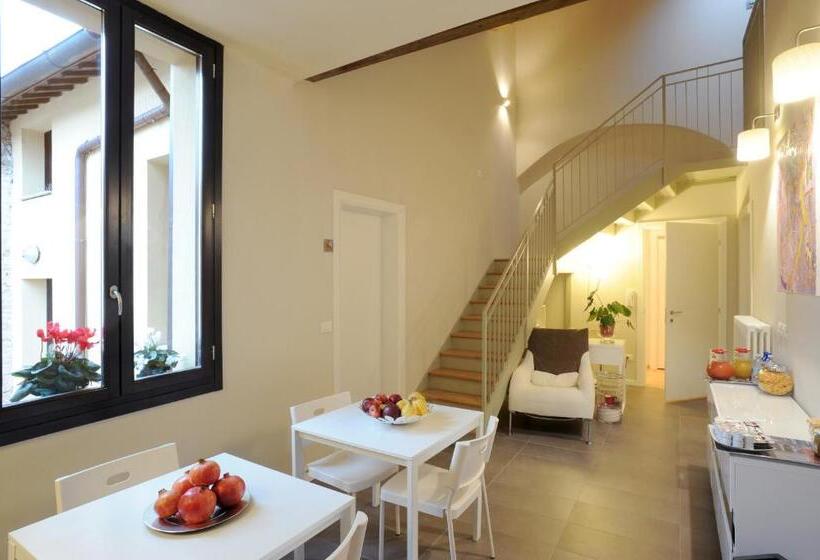 تختخواب و صبحانه Honey Rooms Ferrara