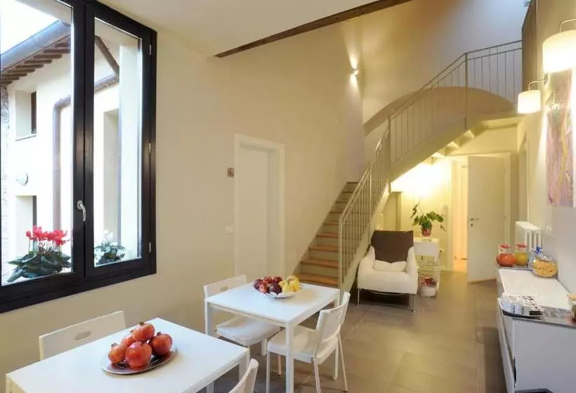 تختخواب و صبحانه Honey Rooms Ferrara