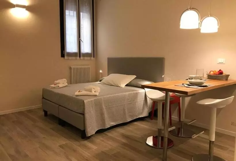 تختخواب و صبحانه Honey Rooms Ferrara