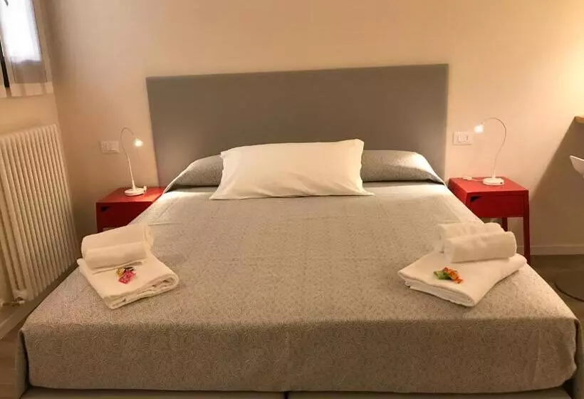 تختخواب و صبحانه Honey Rooms Ferrara
