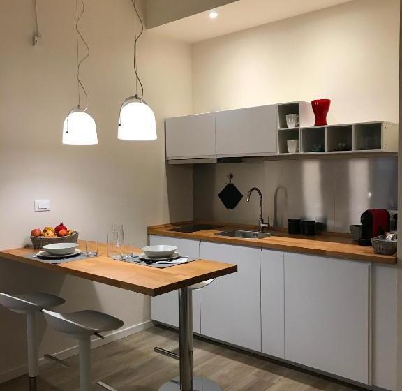 تختخواب و صبحانه Honey Rooms Ferrara