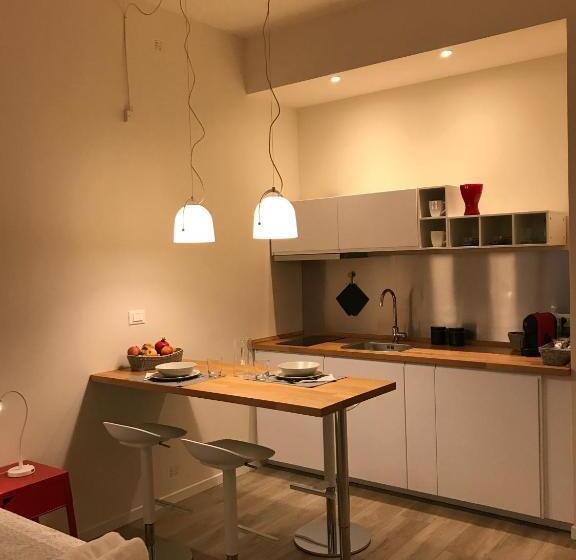 تختخواب و صبحانه Honey Rooms Ferrara