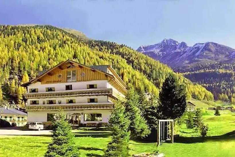Hotelli Alpenhof