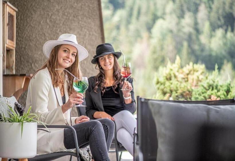 Отель Edelweiss