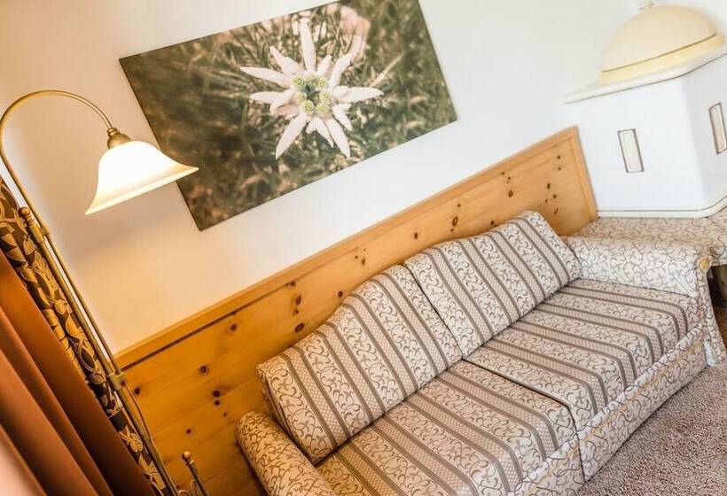 Отель Edelweiss