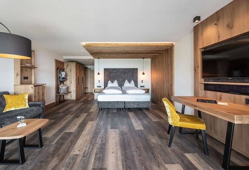 Отель Edelweiss