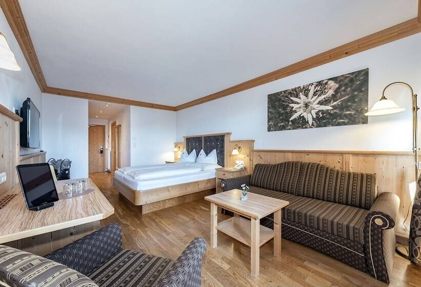 Отель Edelweiss