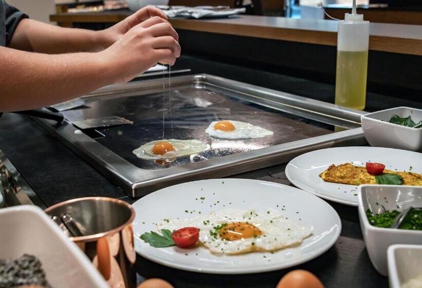 Отель Edelweiss