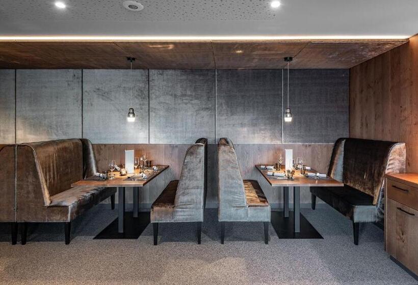 Отель Edelweiss