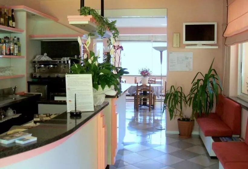 Hotelli Garden Rooms 1
