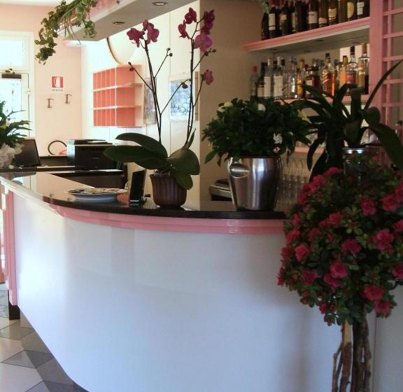 فندق Garden Rooms 1