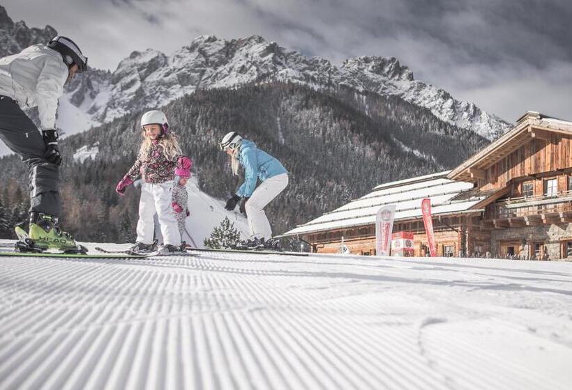 Отель Loewe Dolomites